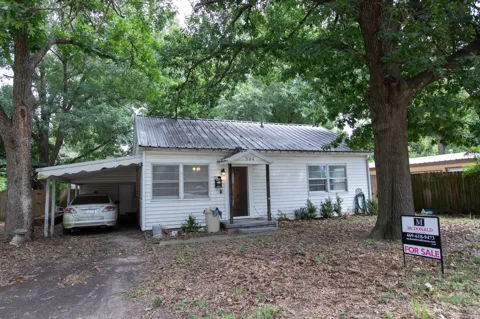 304 Roberts Avenue