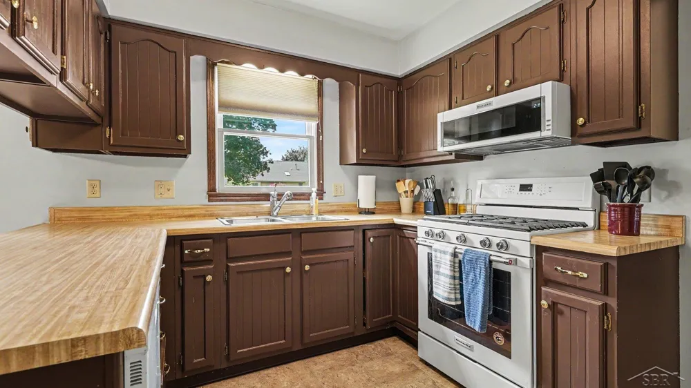 1383 Cranbrook Drive Saginaw Charter Township, MI 48638