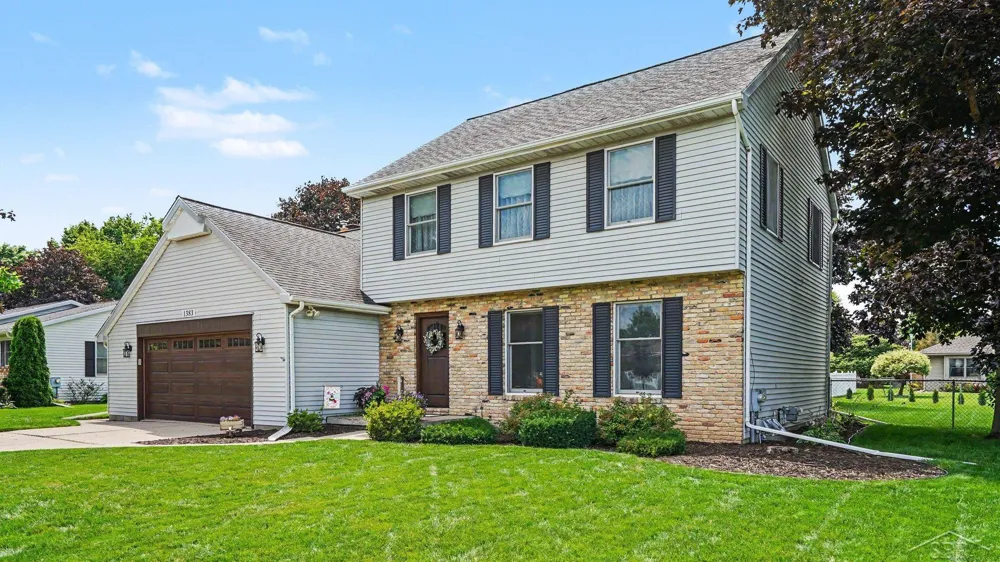 1383 Cranbrook Drive Saginaw Charter Township, MI 48638