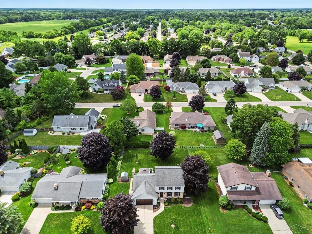 1383 Cranbrook Drive Saginaw Charter Township, MI 48638