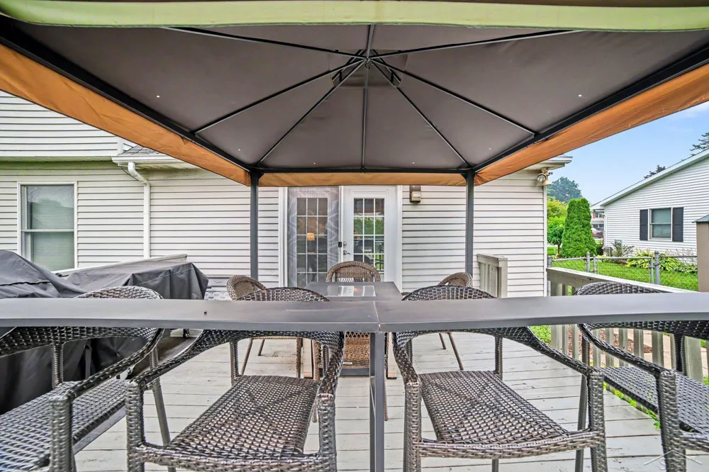 1383 Cranbrook Drive Saginaw Charter Township, MI 48638
