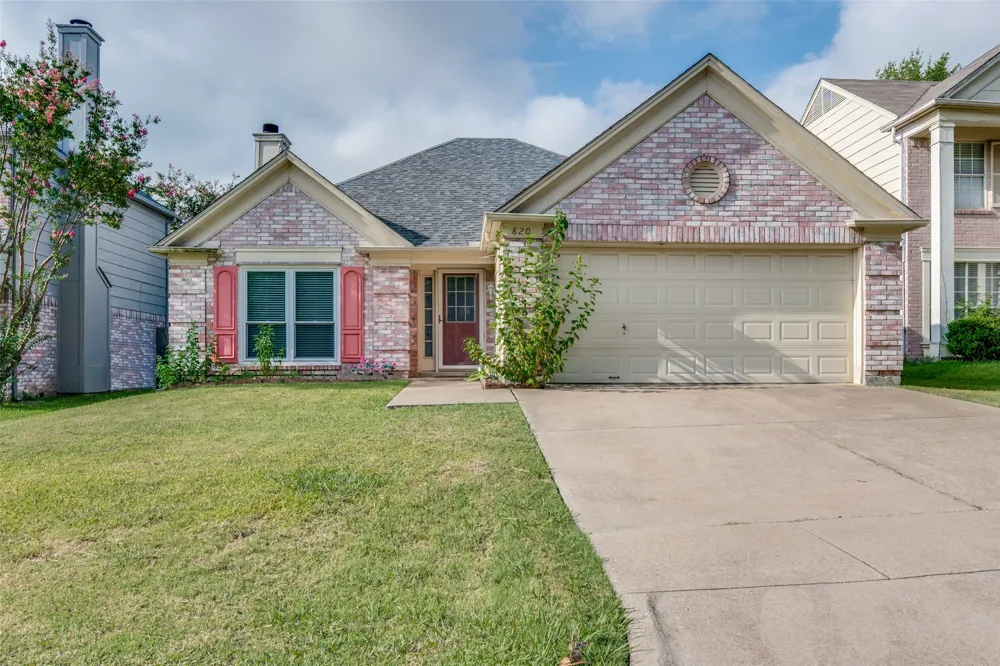 820 Wyndham Place Arlington, TX 76017
