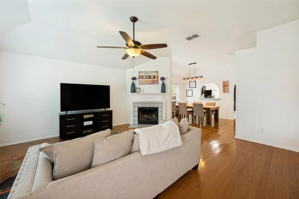 820 Wyndham Place Arlington, TX 76017