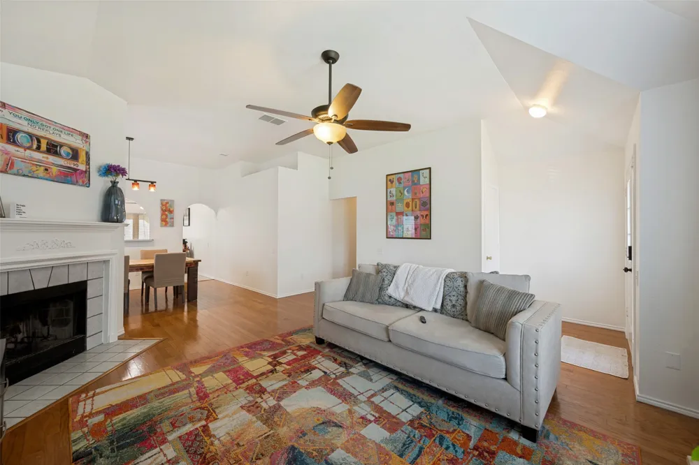 820 Wyndham Place Arlington, TX 76017