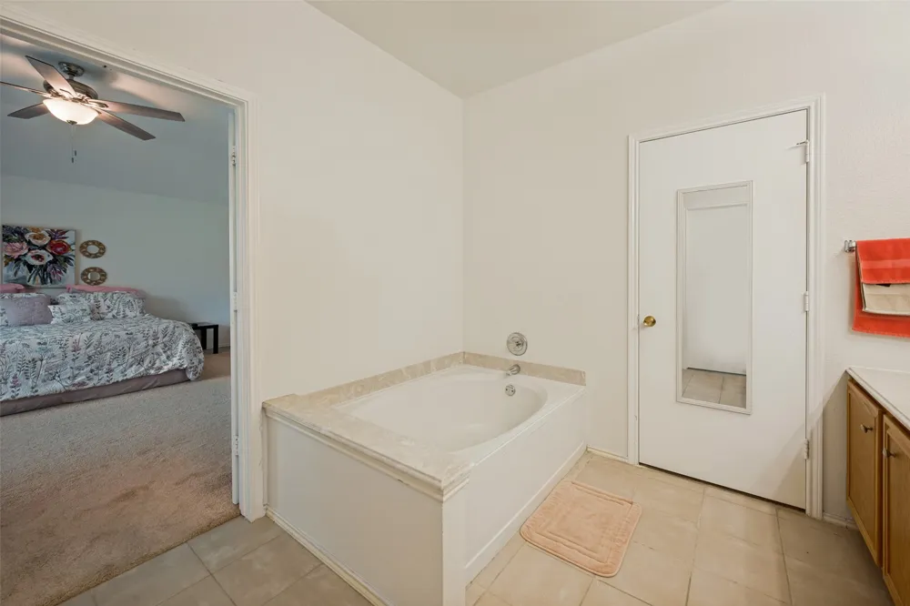 820 Wyndham Place Arlington, TX 76017