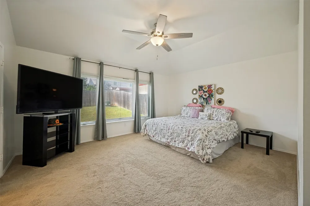 820 Wyndham Place Arlington, TX 76017