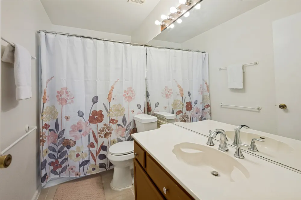 820 Wyndham Place Arlington, TX 76017