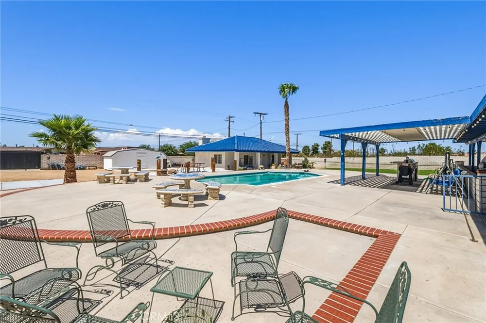 19475 US Highway 18 Apple Valley, CA 92307