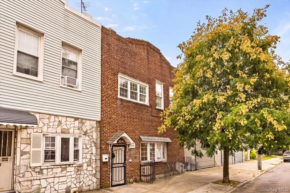 976 Sackett Avenue Bronx, NY 10462