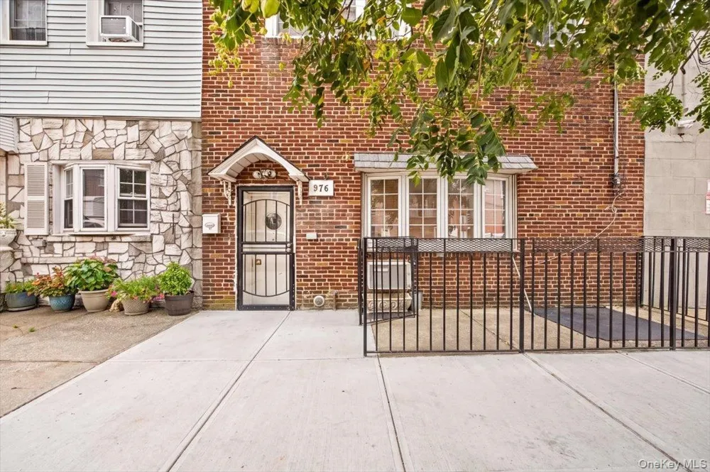 976 Sackett Avenue Bronx, NY 10462