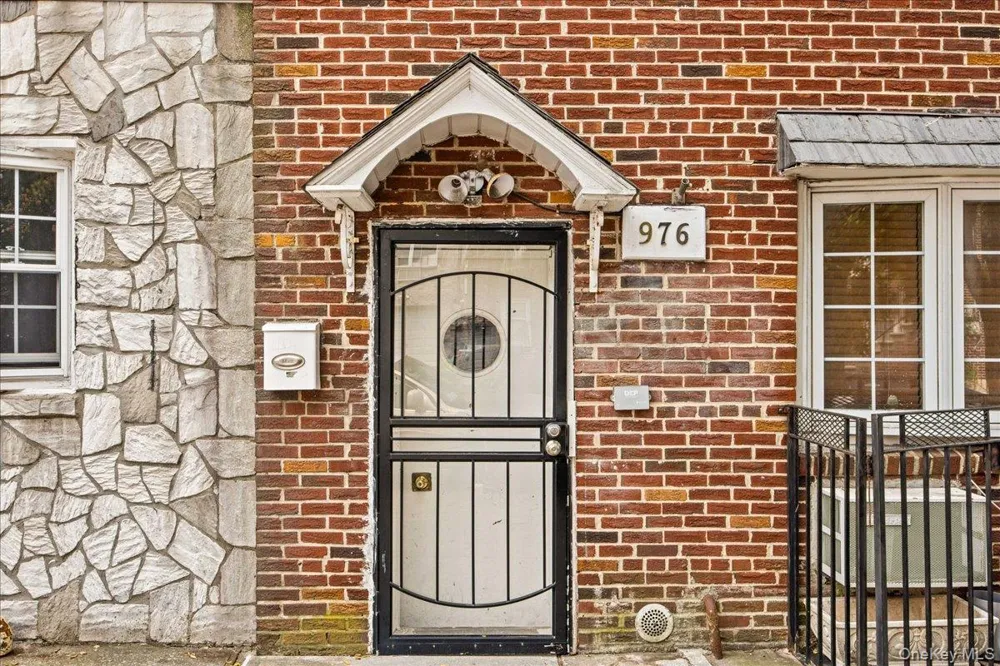 976 Sackett Avenue Bronx, NY 10462
