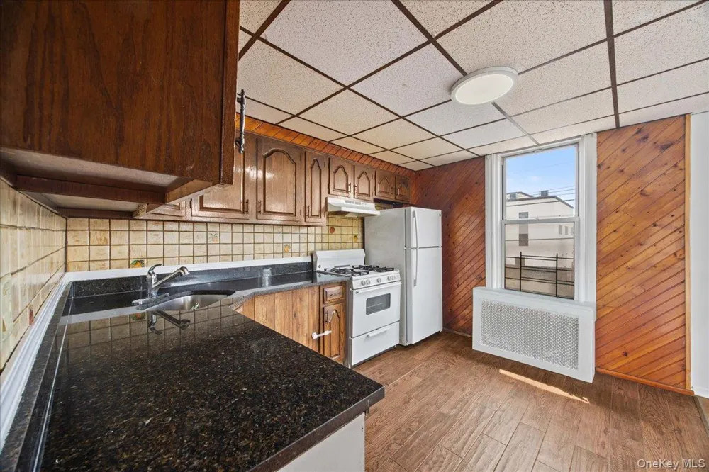 976 Sackett Avenue Bronx, NY 10462