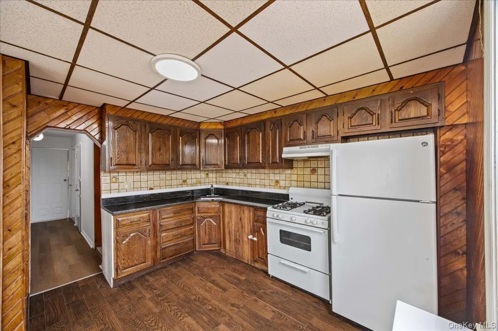 976 Sackett Avenue Bronx, NY 10462