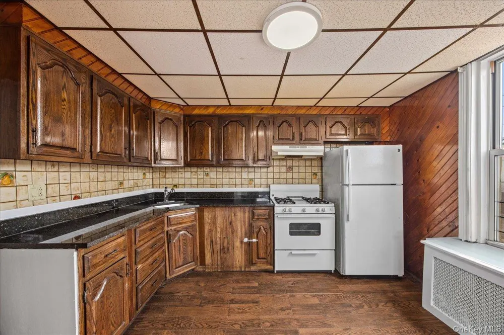 976 Sackett Avenue Bronx, NY 10462