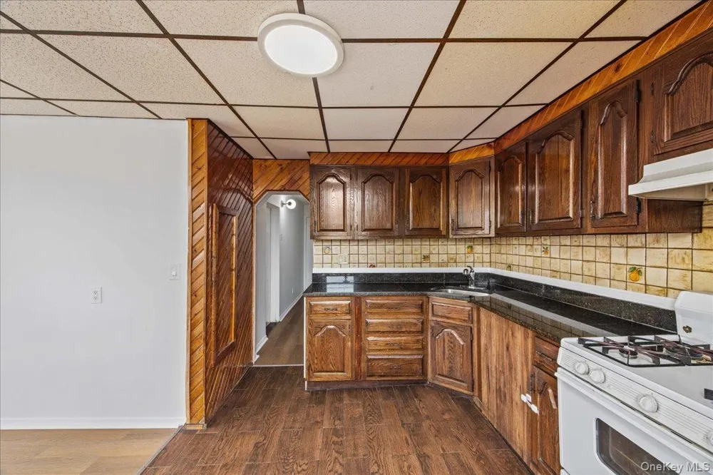 976 Sackett Avenue Bronx, NY 10462