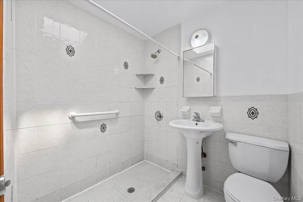 976 Sackett Avenue Bronx, NY 10462