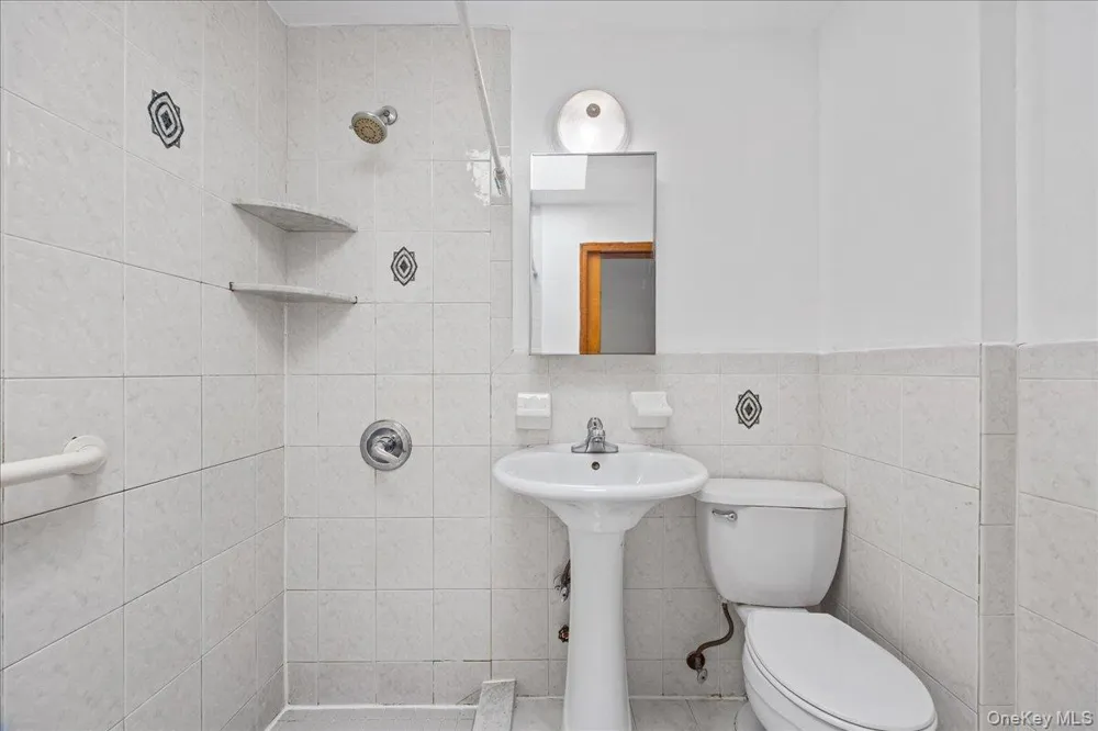 976 Sackett Avenue Bronx, NY 10462