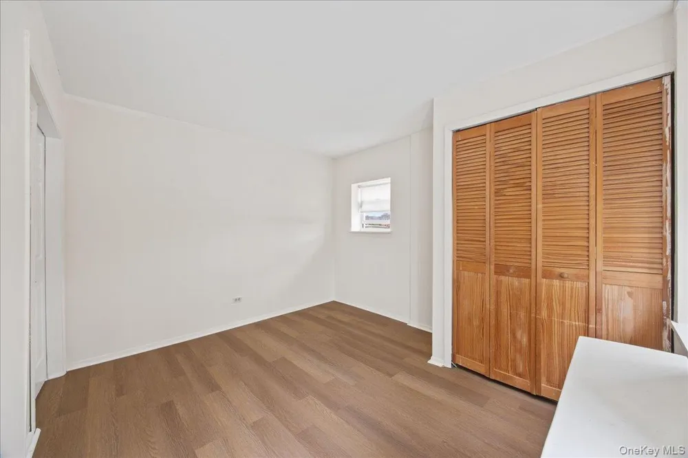 976 Sackett Avenue Bronx, NY 10462