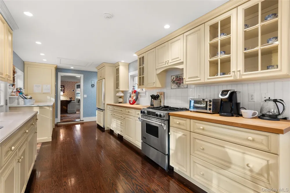 3500 Pine Neck Road Southold, NY 11971