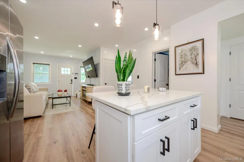 35 Rose Street Hauppauge, NY 11788