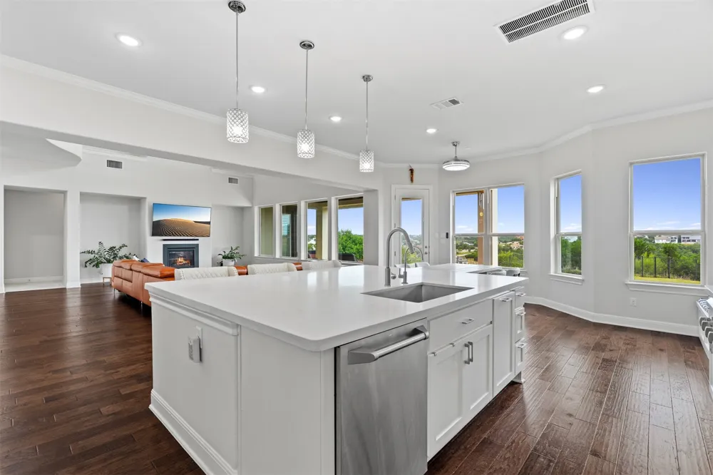2504 Long Lasso Pass Leander, TX 78641