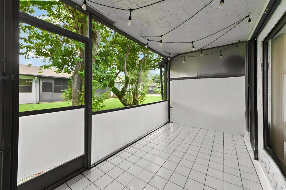 84 Conaskonk Circle Royal Palm Beach, FL 33411