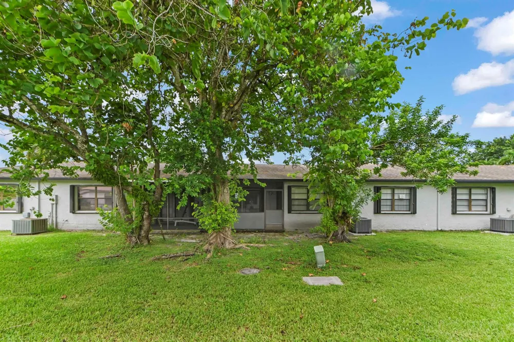 84 Conaskonk Circle Royal Palm Beach, FL 33411