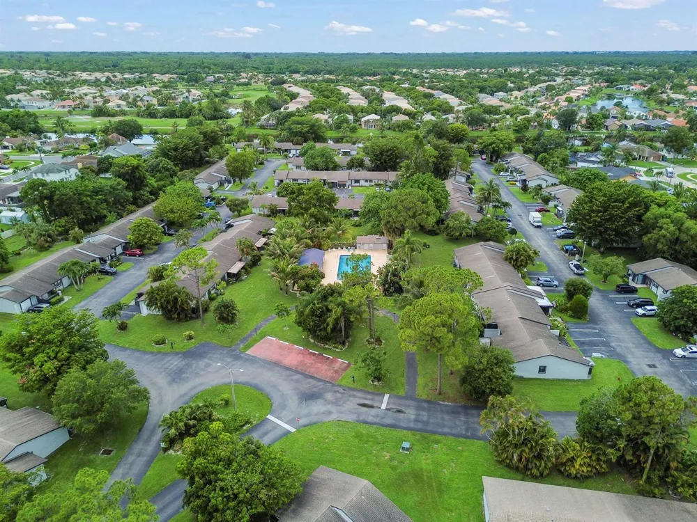 84 Conaskonk Circle Royal Palm Beach, FL 33411