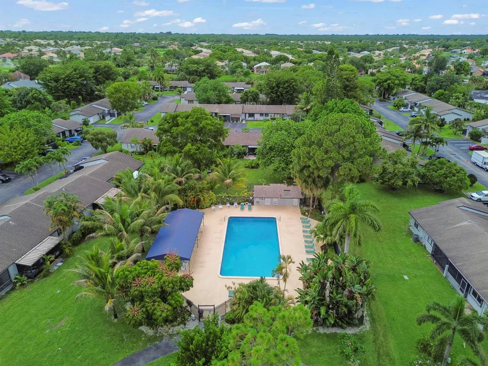 84 Conaskonk Circle Royal Palm Beach, FL 33411