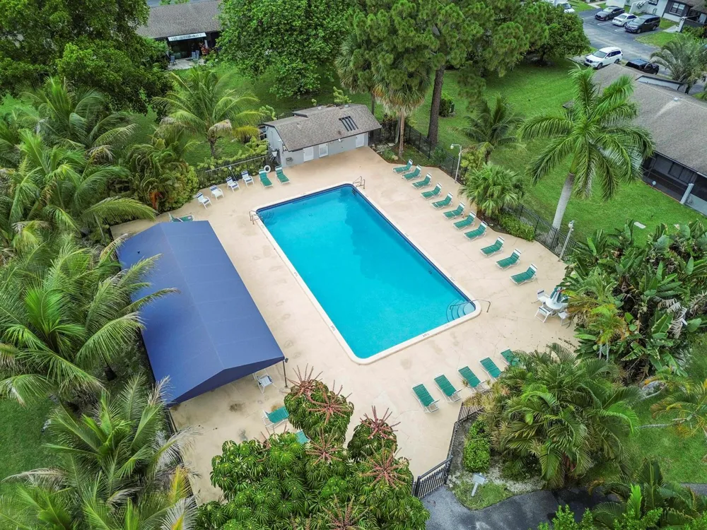 84 Conaskonk Circle Royal Palm Beach, FL 33411