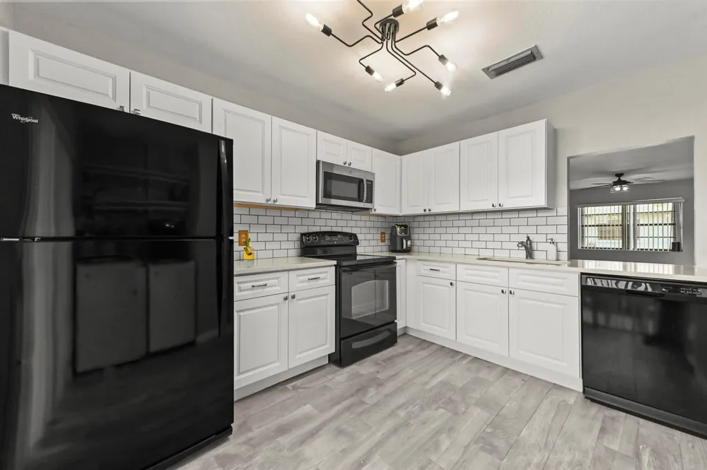 84 Conaskonk Circle Royal Palm Beach, FL 33411
