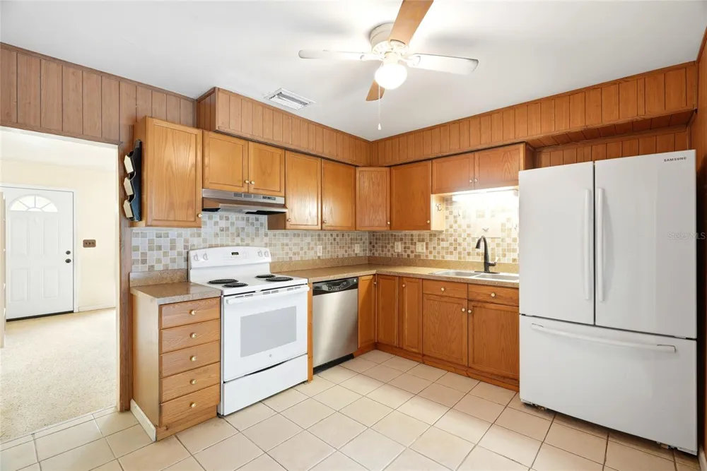 427 1ST AVENUE NE Largo, FL 33770