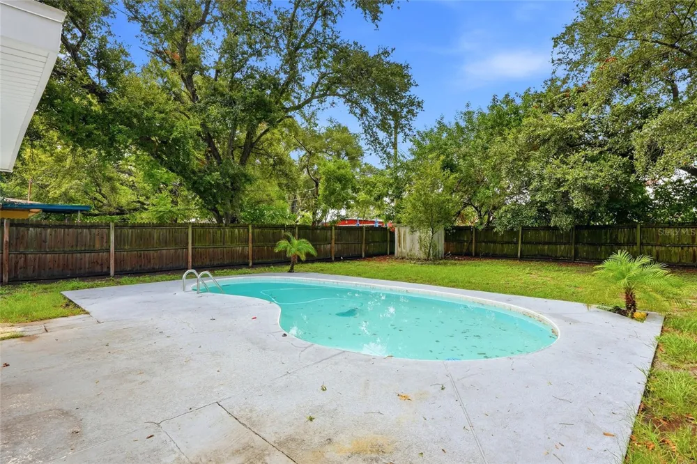 427 1ST AVENUE NE Largo, FL 33770