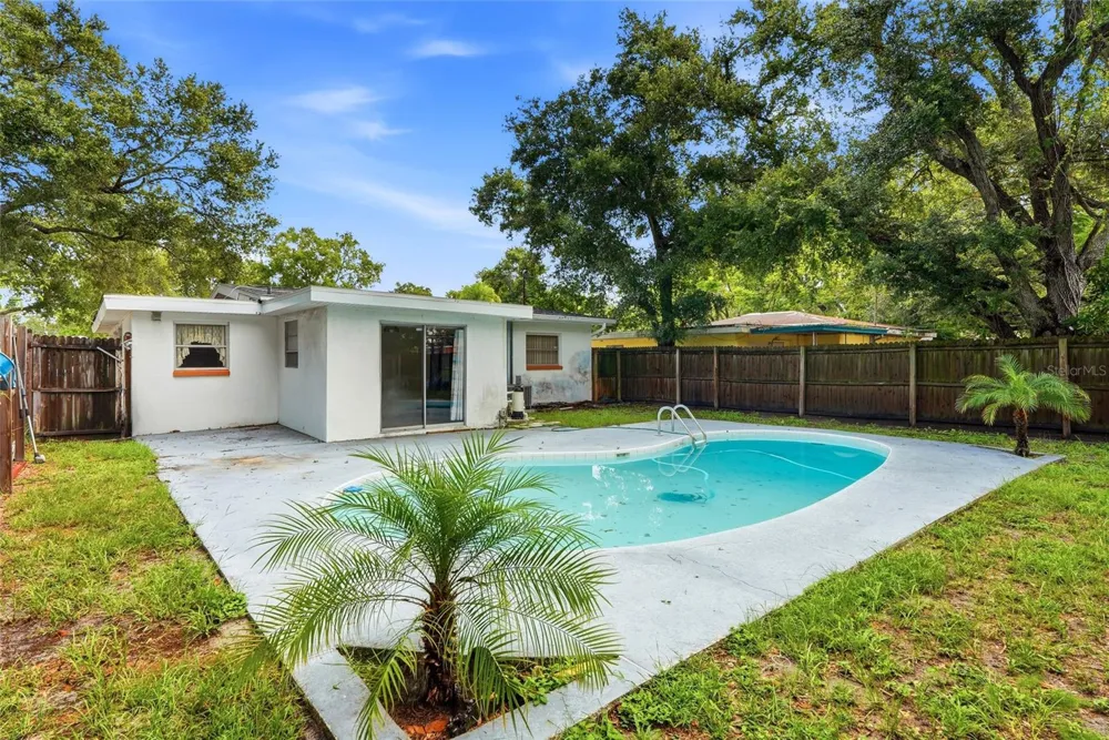 427 1ST AVENUE NE Largo, FL 33770
