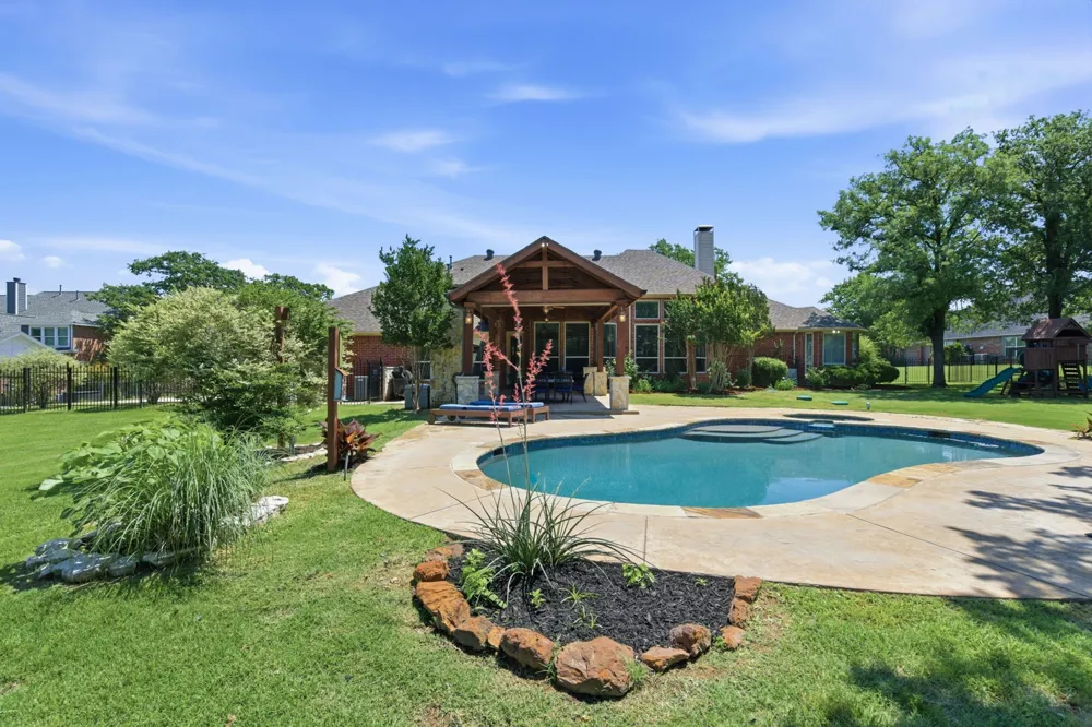 122 W Carruth Lane Double Oak, TX 75077