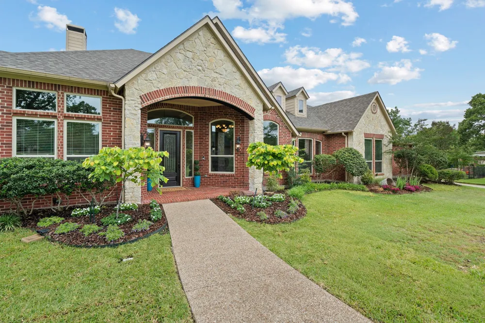122 W Carruth Lane Double Oak, TX 75077