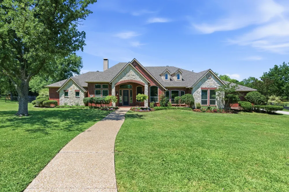 122 W Carruth Lane Double Oak, TX 75077