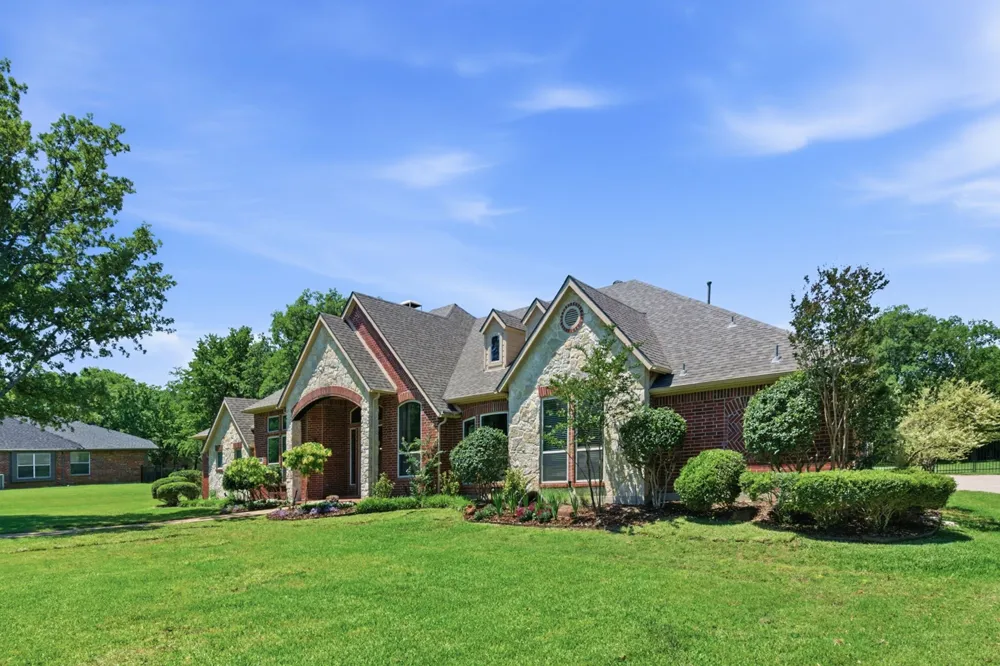 122 W Carruth Lane Double Oak, TX 75077