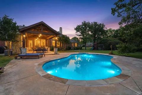 122 W Carruth Lane