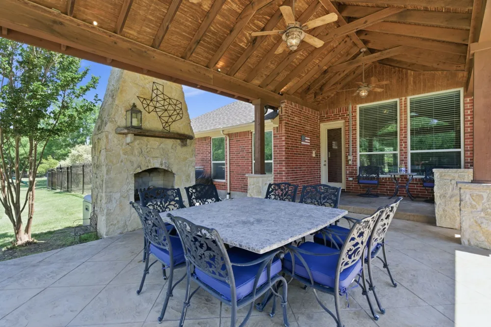 122 W Carruth Lane Double Oak, TX 75077