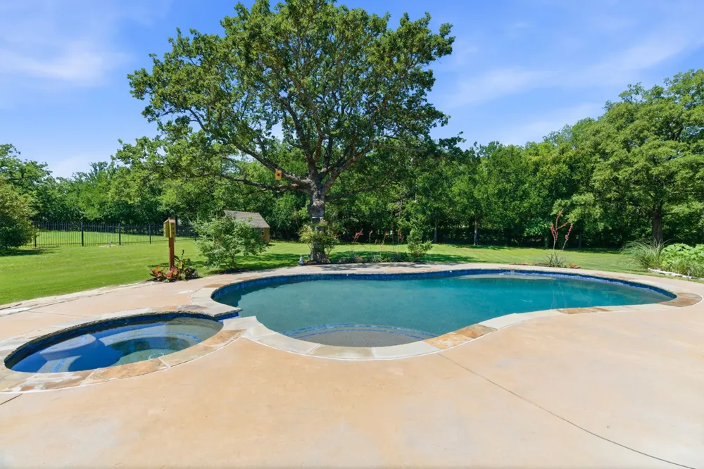 122 W Carruth Lane Double Oak, TX 75077