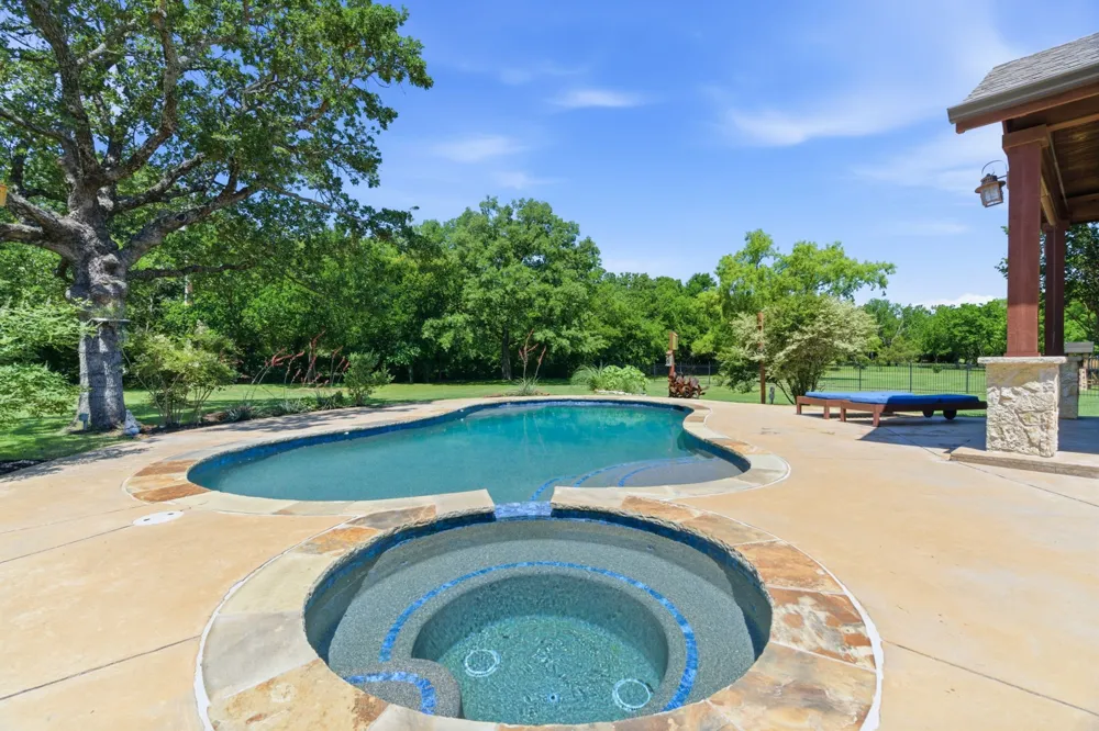 122 W Carruth Lane Double Oak, TX 75077