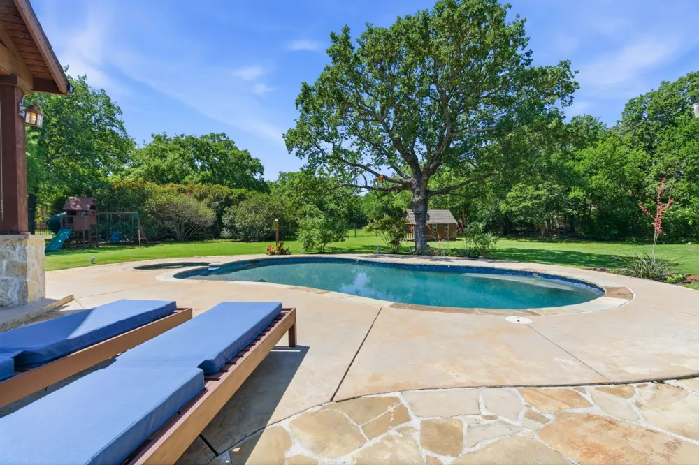 122 W Carruth Lane Double Oak, TX 75077
