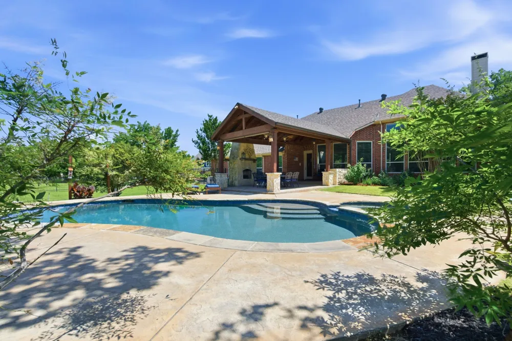 122 W Carruth Lane Double Oak, TX 75077