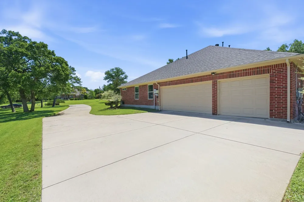 122 W Carruth Lane Double Oak, TX 75077