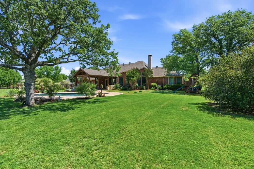 122 W Carruth Lane Double Oak, TX 75077