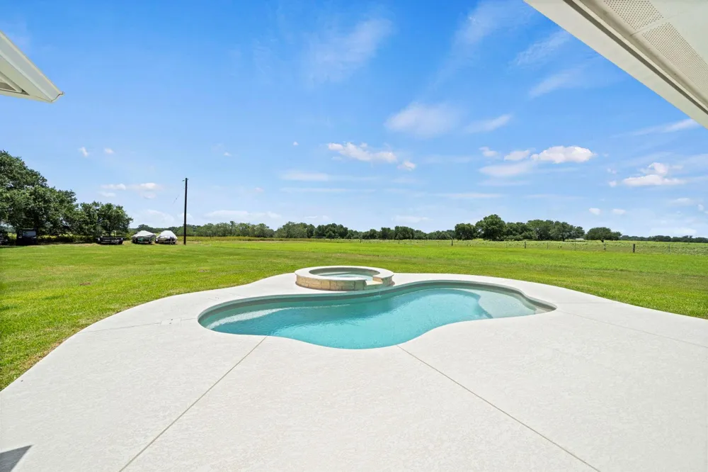1655 Old Cuero Road Yoakum, TX 77995