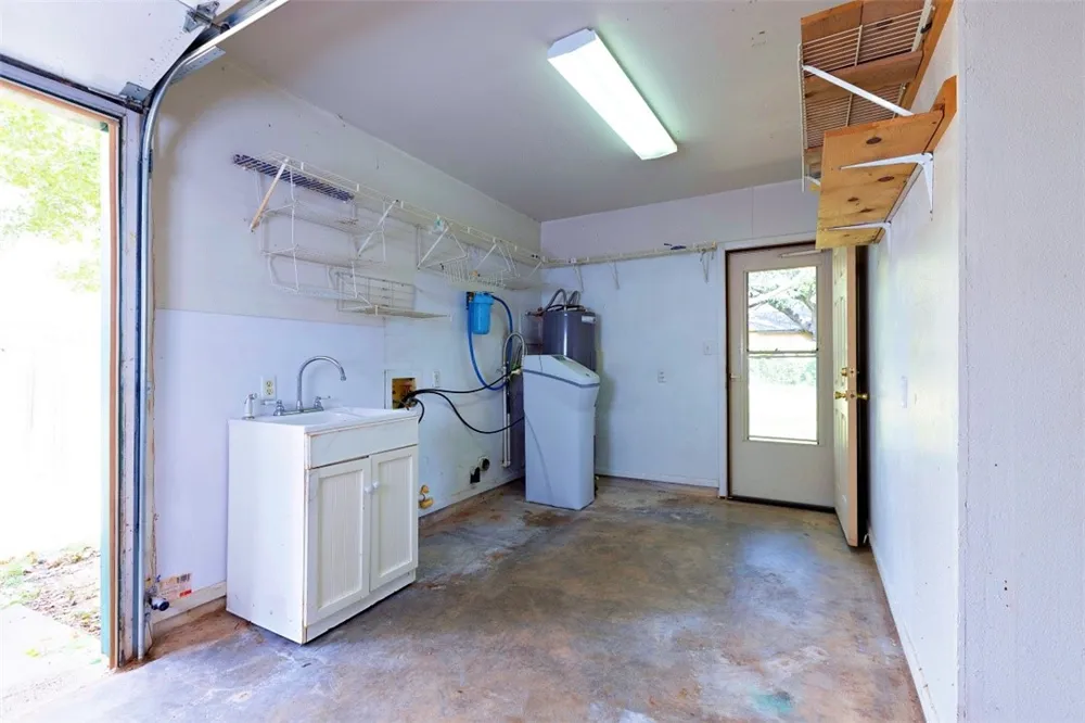 601 Poplar Street Jourdanton, TX 78026