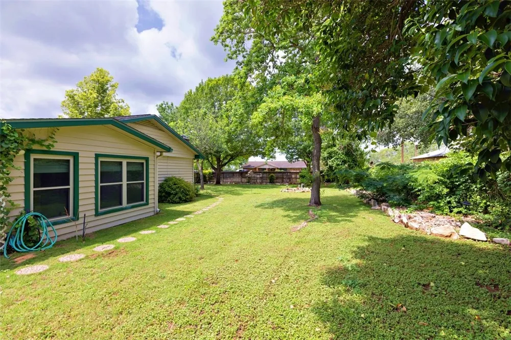 601 Poplar Street Jourdanton, TX 78026