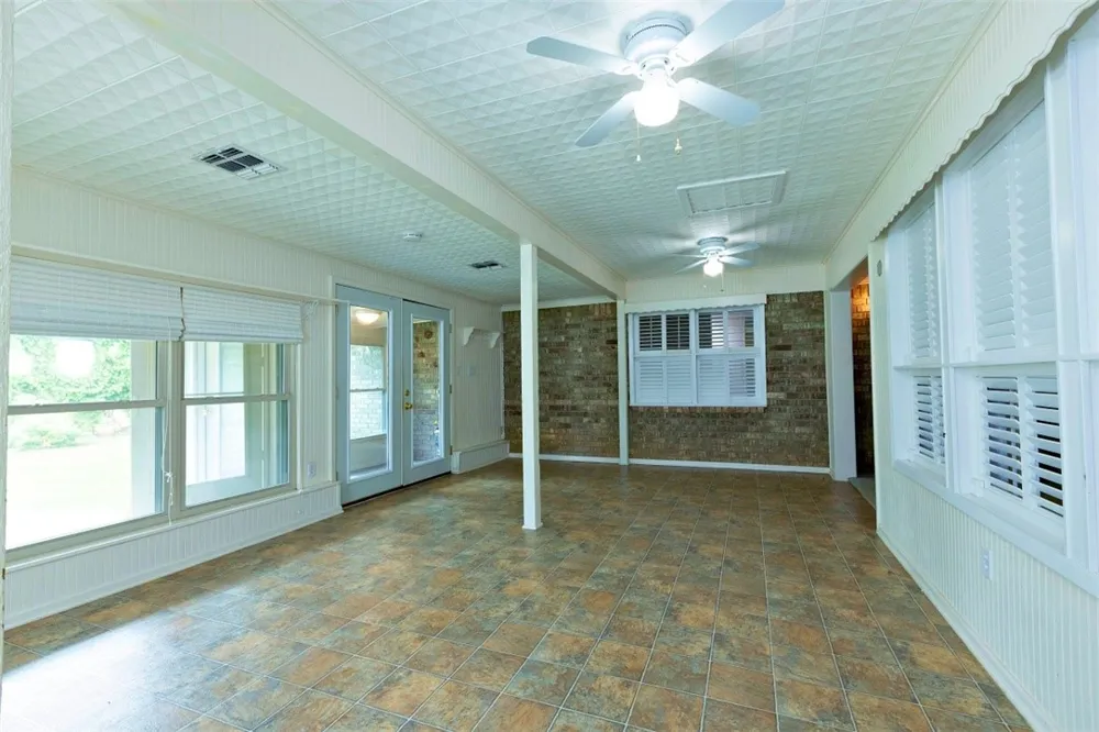 601 Poplar Street Jourdanton, TX 78026